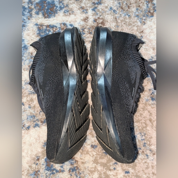 Brooks Levitate 2 Black Running Shoes - Picture 3 of 8